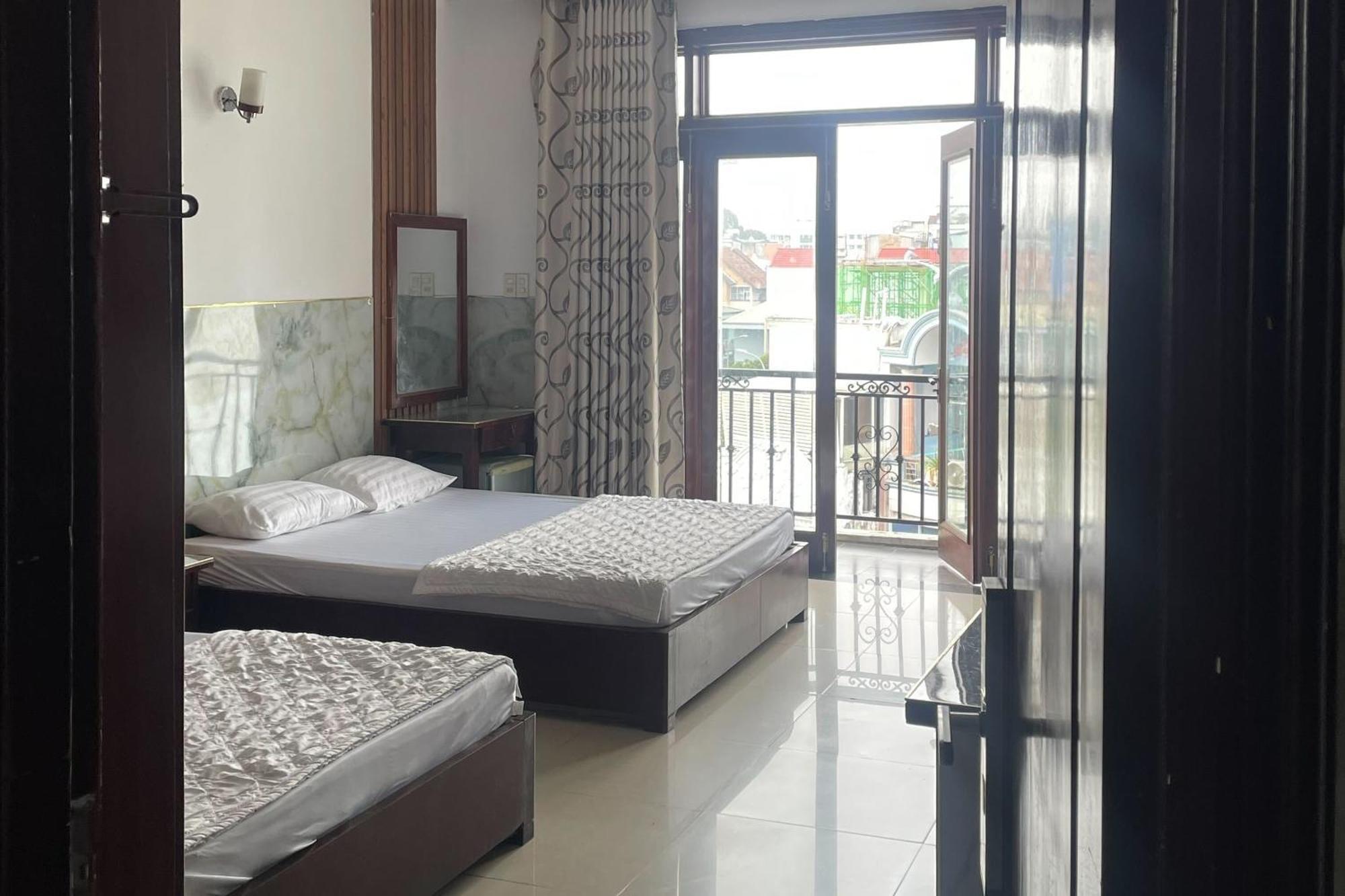 Hoa Sen Hotel Хошимин Екстериор снимка
